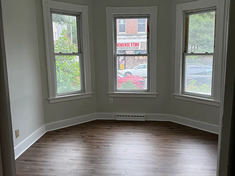 195-197 Elizabeth St #4 — Photo 5