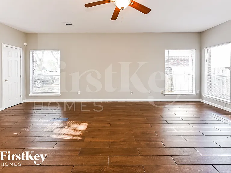 3117 Bay Creek Dr — Photo 3