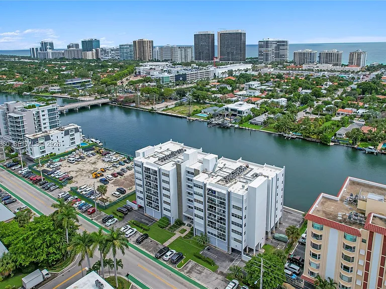 9381 E Bay Harbor Dr #301N — Photo 4