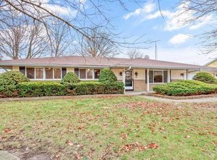 54 S Canterbury Rd, Aurora, IL 60506