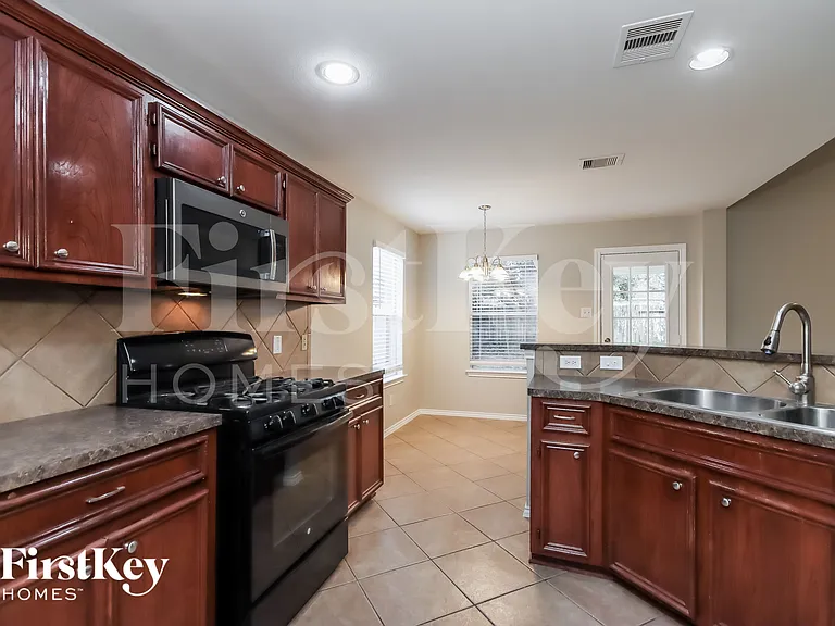 12218 Sunlight Peak Ln — Photo 7