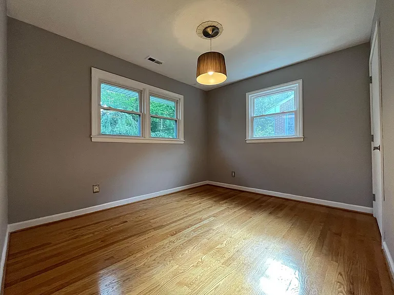 2641 Parkview Dr — Photo 3