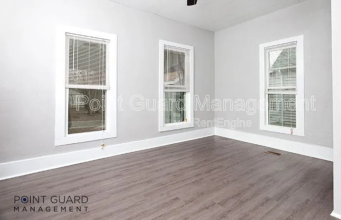 226 S Millwood Ave — Photo 4