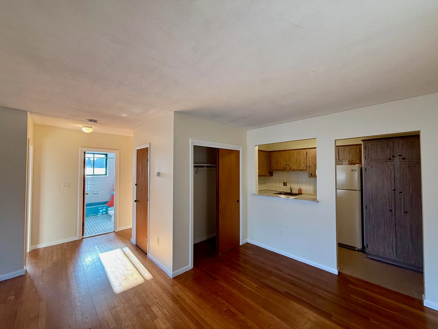 2 bed, 775 sqft, $2,600 — Photo 3