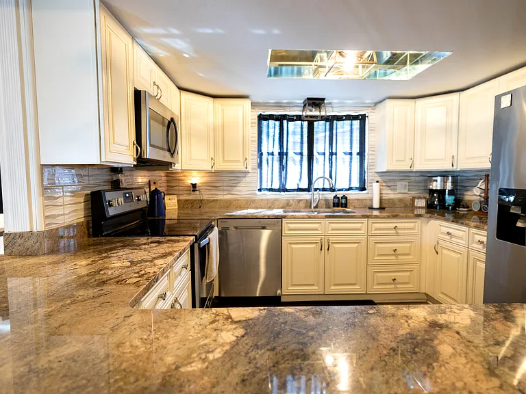 10106 Glen Moor Ln — Photo 4