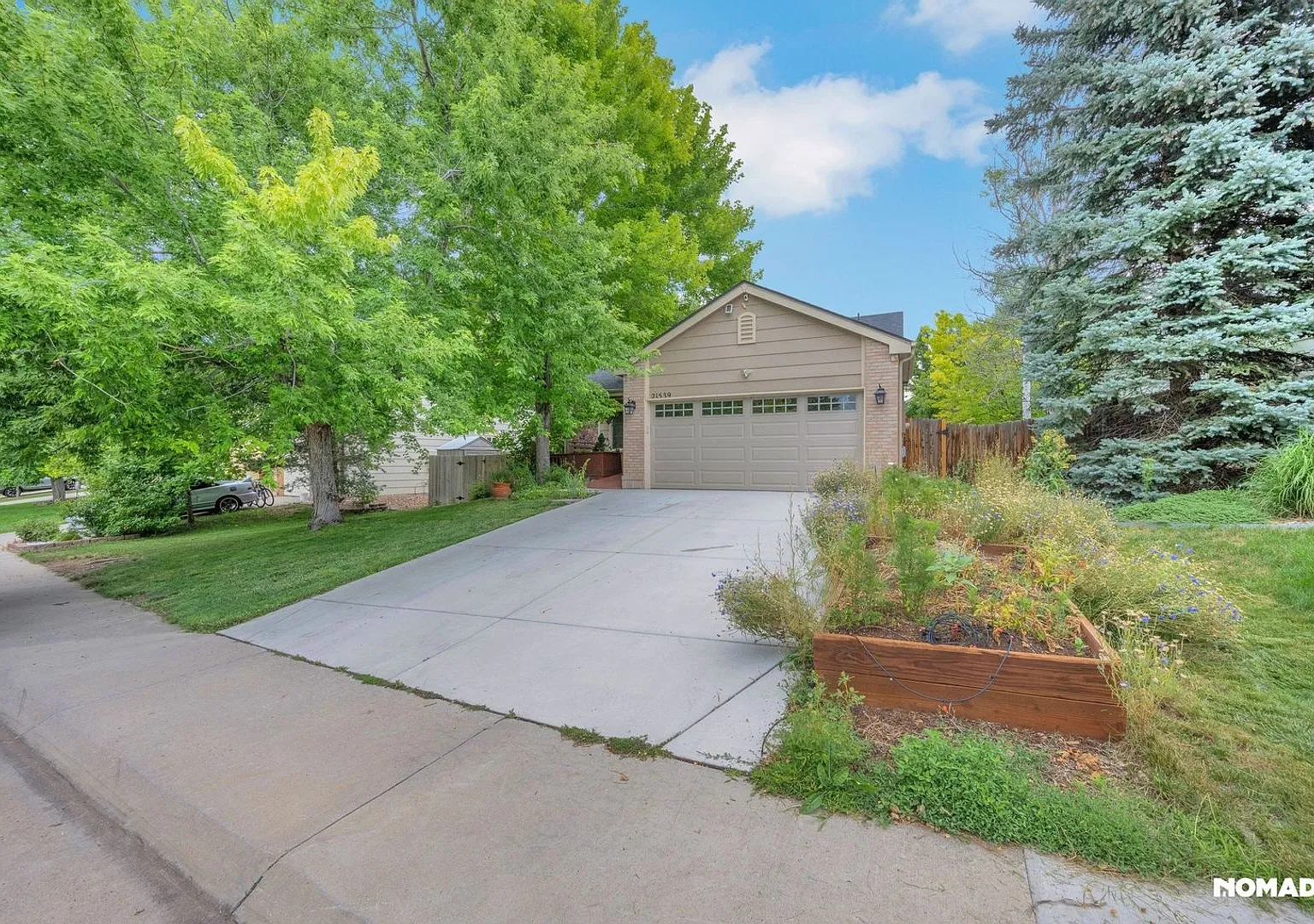 Beautiful 4BR House in Centennial — Photo 1