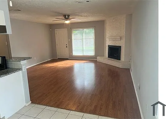 3 bed, 1270 sqft, $2,000 — Photo 3