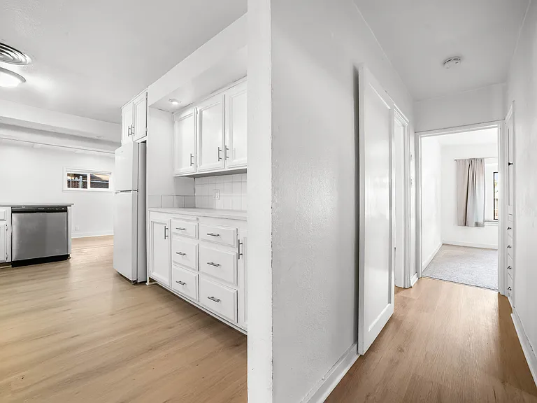 330 W Pinedale Ave — Photo 24