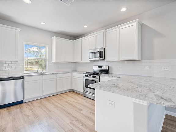 5th image of 10610 Scrub Oak Dr