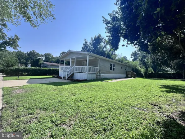 1 Boones Dr, Lothian, MD 20711