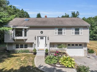 93 Naticook Rd, Merrimack, NH 03054