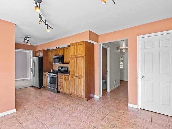 4th image of 481 Lasalle Dr