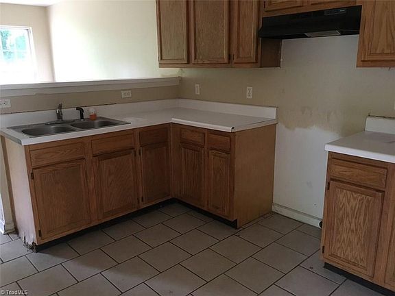 5th image of 2509 Pinnix St