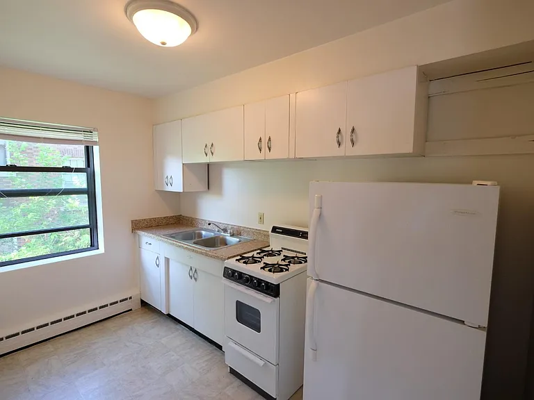 Laurel Terrace — Photo 18