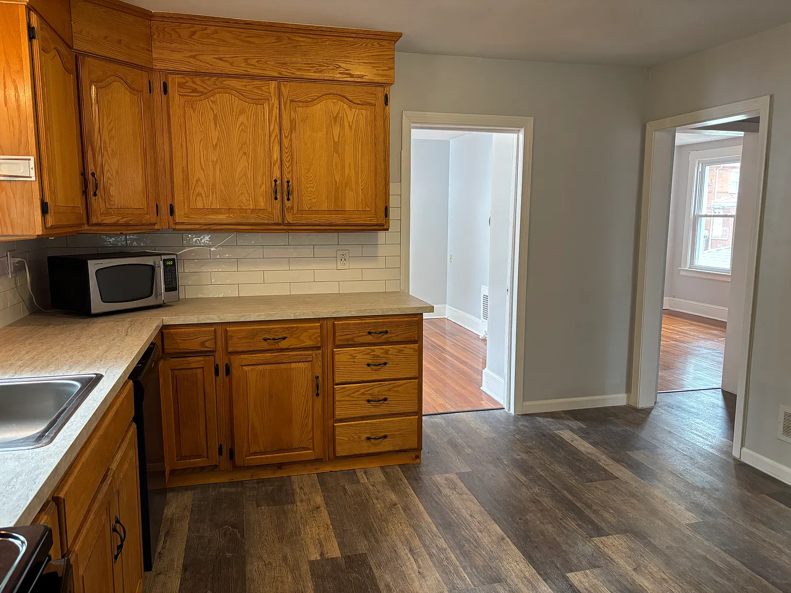 3 bed, 1100 sqft, $2,000 — Photo 3