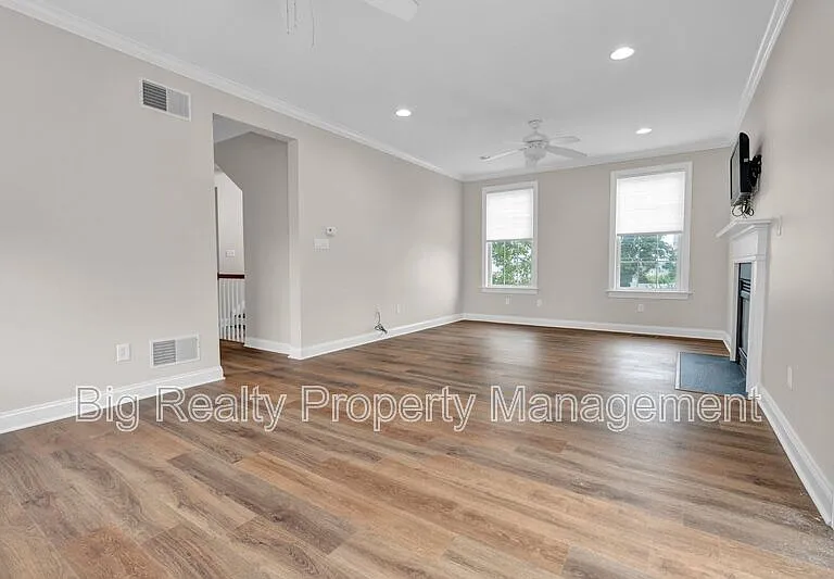 364 Prospect St — Photo 25