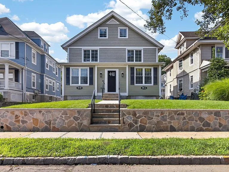 18 Walnut St #B — Photo 1