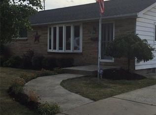 39 S Irwinwood Rd, Lancaster, NY 14086