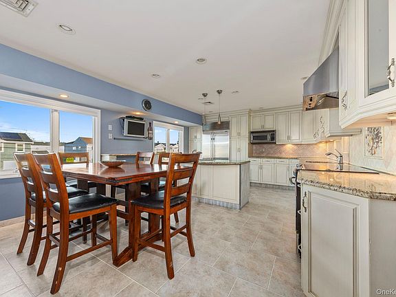 5th image of 2770 Mandalay Beach Road