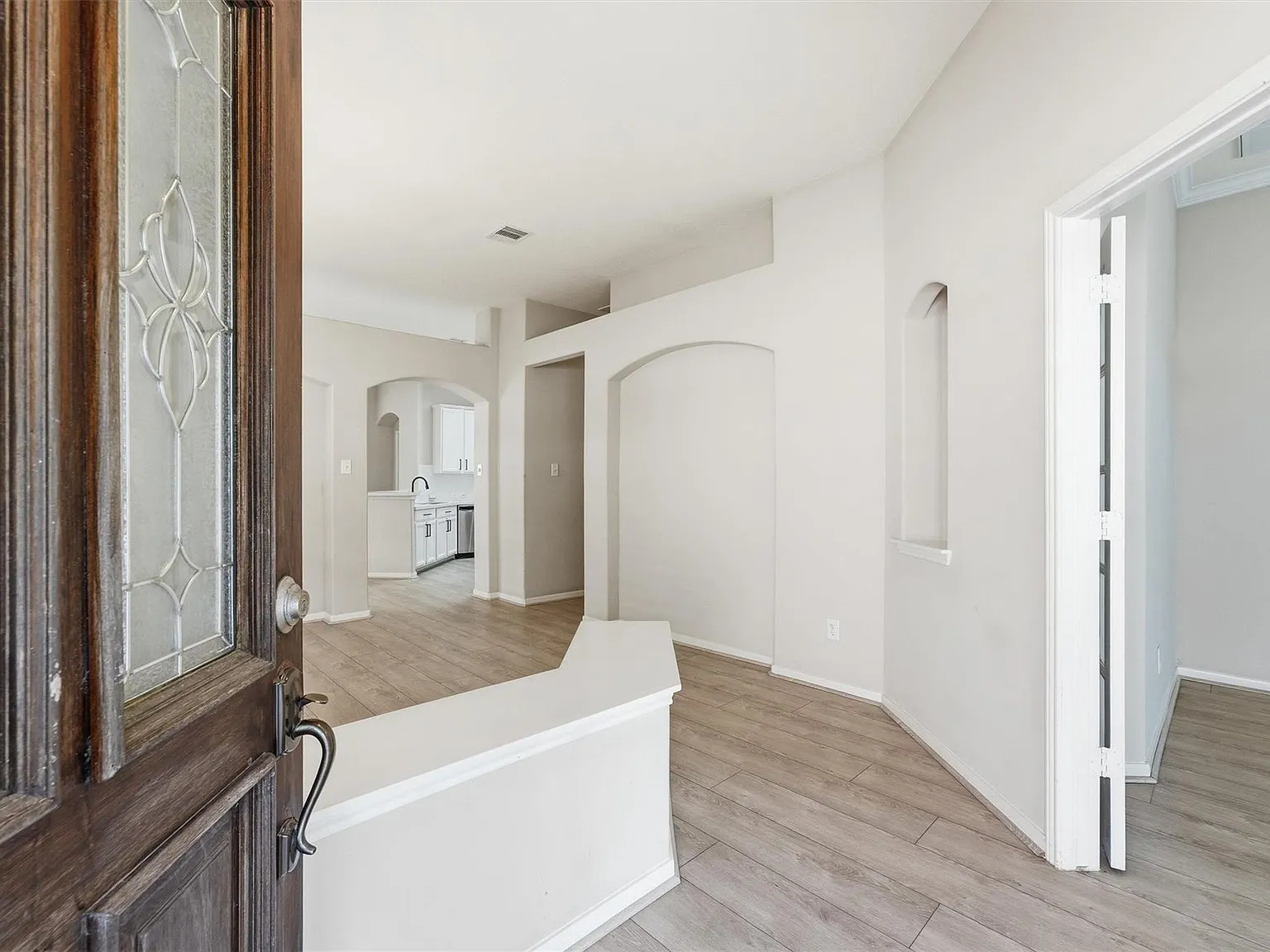 3 bed, 2.0 bath, 1899 sqft, $2,700 — Photo 3