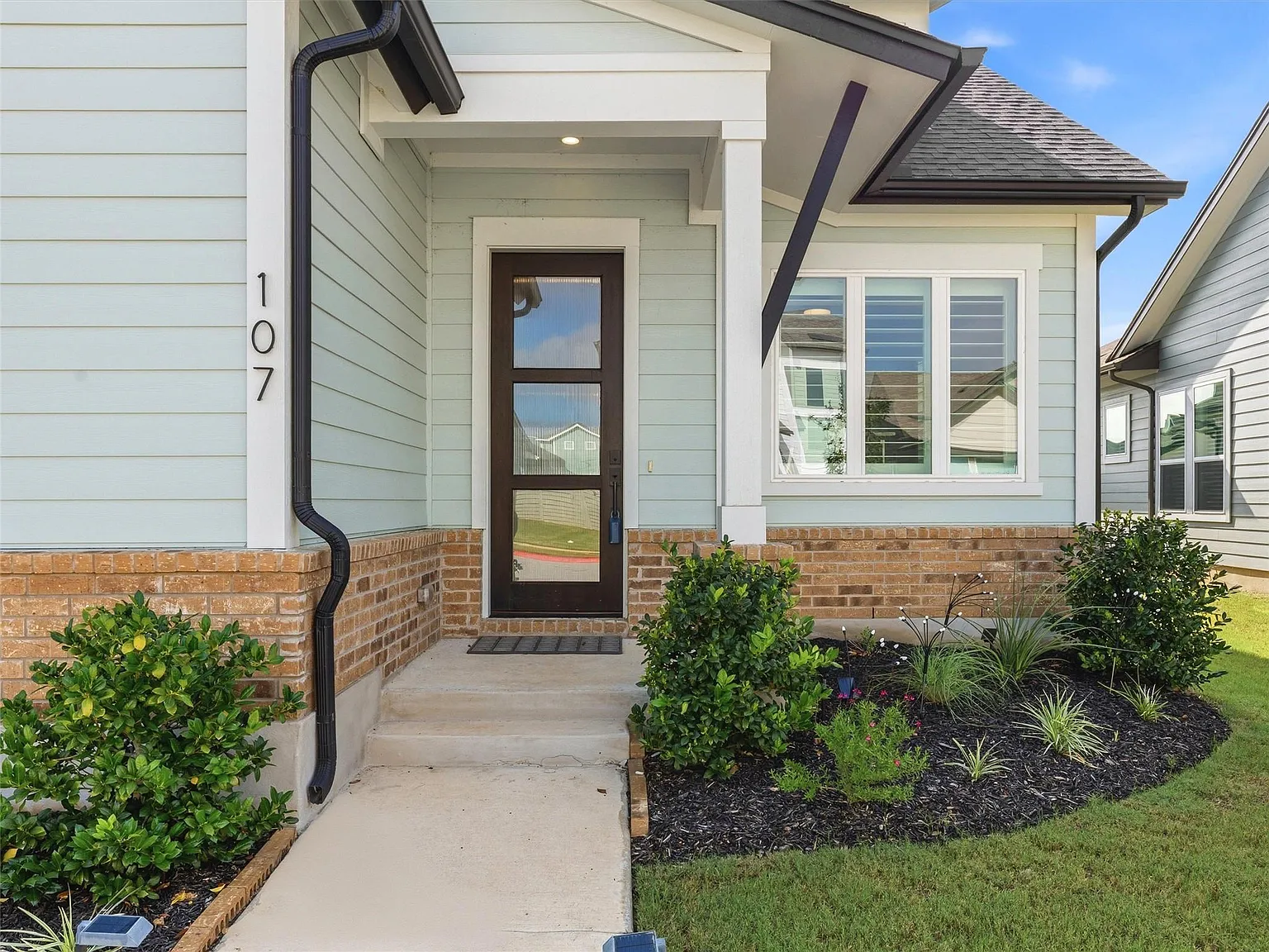 3 bed, 2.0 bath, 1634 sqft, $2,300 — Photo 4