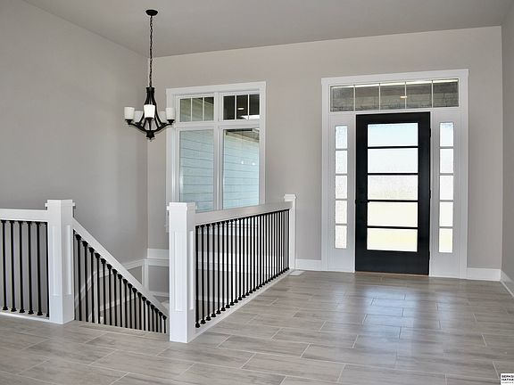 3rd image of 2839 Peterson Ave