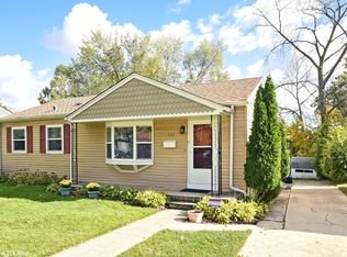 145 N Ridgemoor Ave, Mundelein, IL 60060