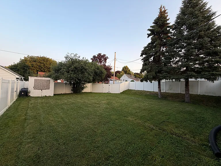 2055 Broadlawn Rd — Photo 3