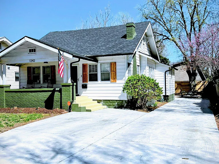 1242 N Coolidge Ave — Photo 1