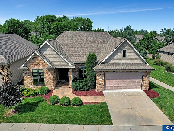 2nd image of 4619 Hawthorne Dr