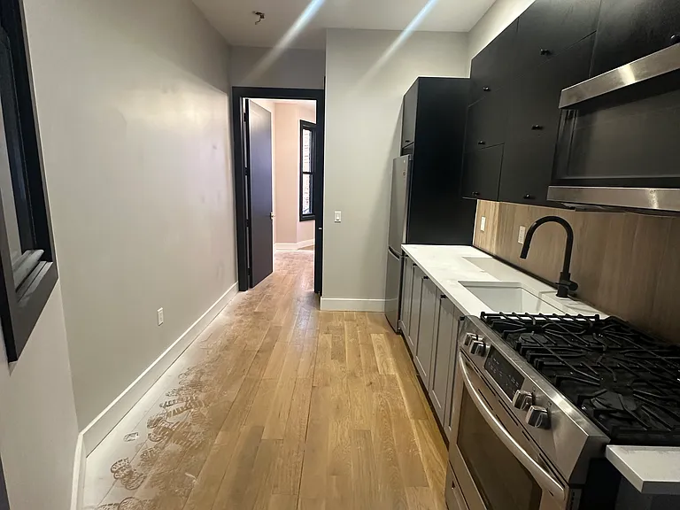 172 New York Ave #1RR — Photo 2