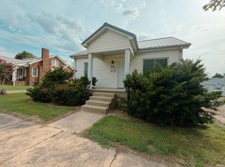 923 Poplar St, Mount Carmel, IL 62863