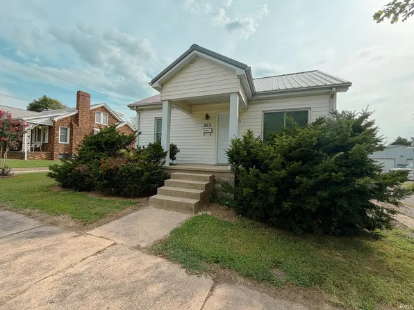 923 Poplar St, Mount Carmel, IL 62863