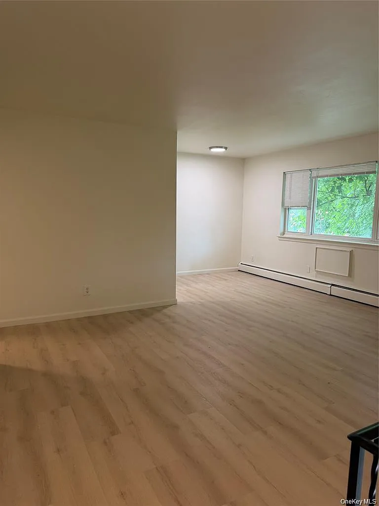 8 Colonial Dr — Photo 3