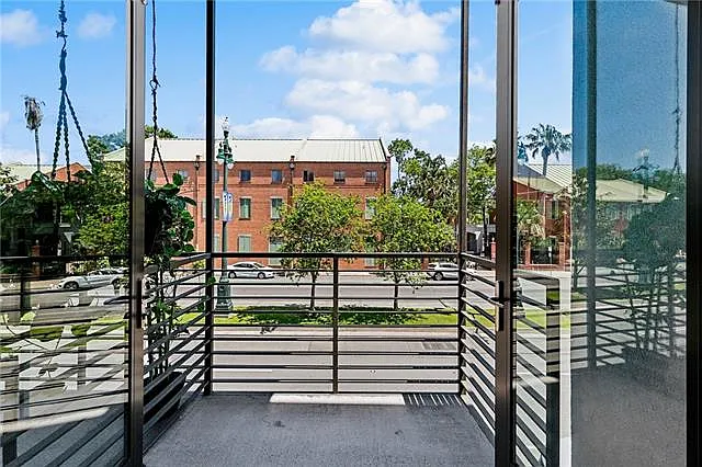 618 N Rampart St #201 — Photo 5