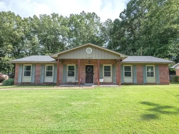 2101 Douglas McArthur Dr, Starkville, MS 39759