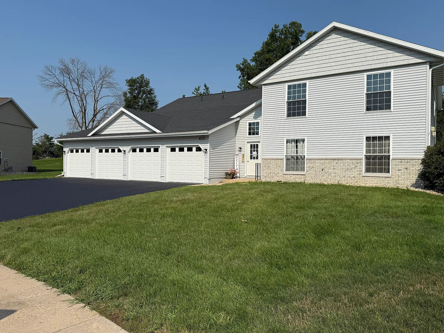 4131 Lexington Dr NE — Photo 2