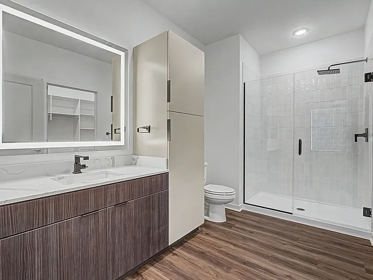 The Logan Luxury Apartments — Photo 20