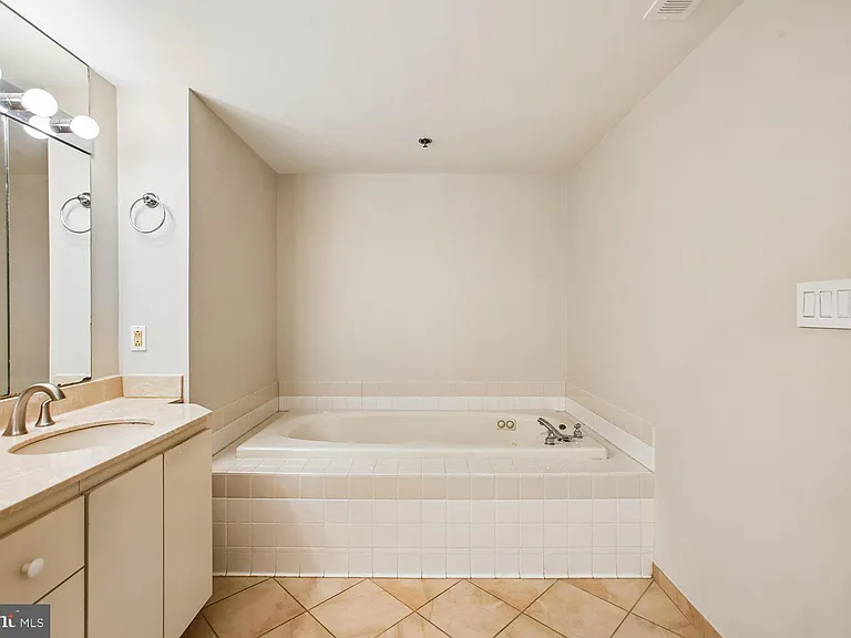 5809 Nicholson Ln #1001 — Photo 37