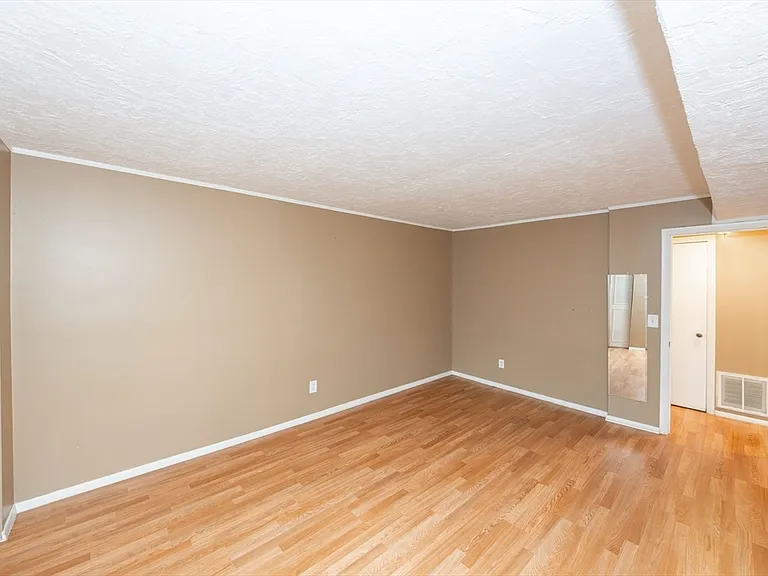 30 Shrewsbury Green Dr #G — Photo 4
