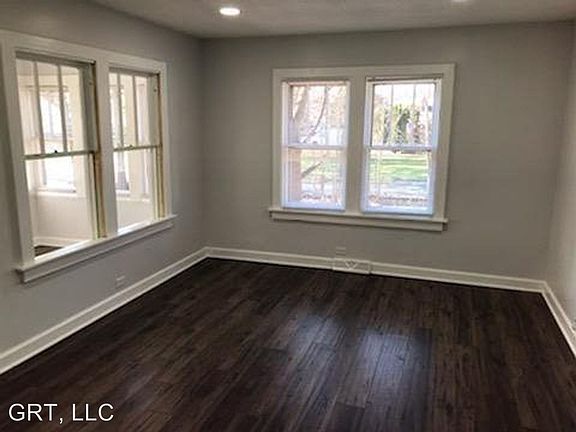 3rd image of 24 Glenwood Dr