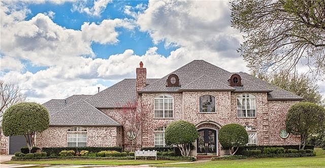 1st image of 211 White Chapel Ct