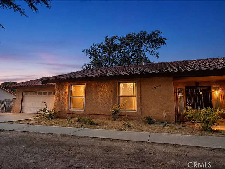 4333 Hillside Dr — Photo 2