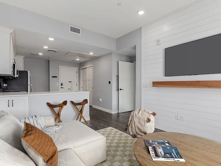 475 N 9th St #303 — Photo 9
