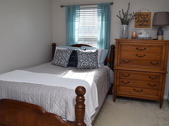 5th image of 13 Oak Green Dr
