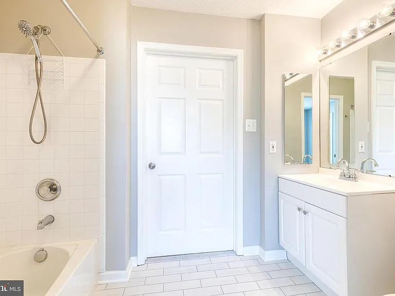 3021 Hunting Ridge Dr — Photo 18