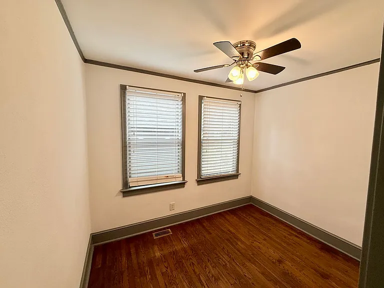 555 King Ave — Photo 7