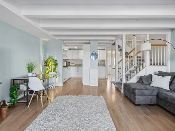 51 29th Avenue Dr SW Unit 1, Cedar Rapids, IA 52404