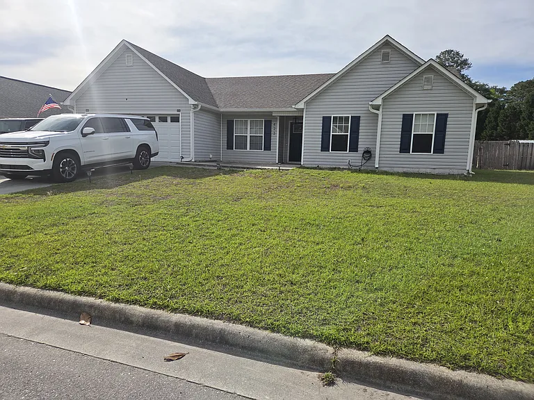 423 Spring Dr — Photo 1