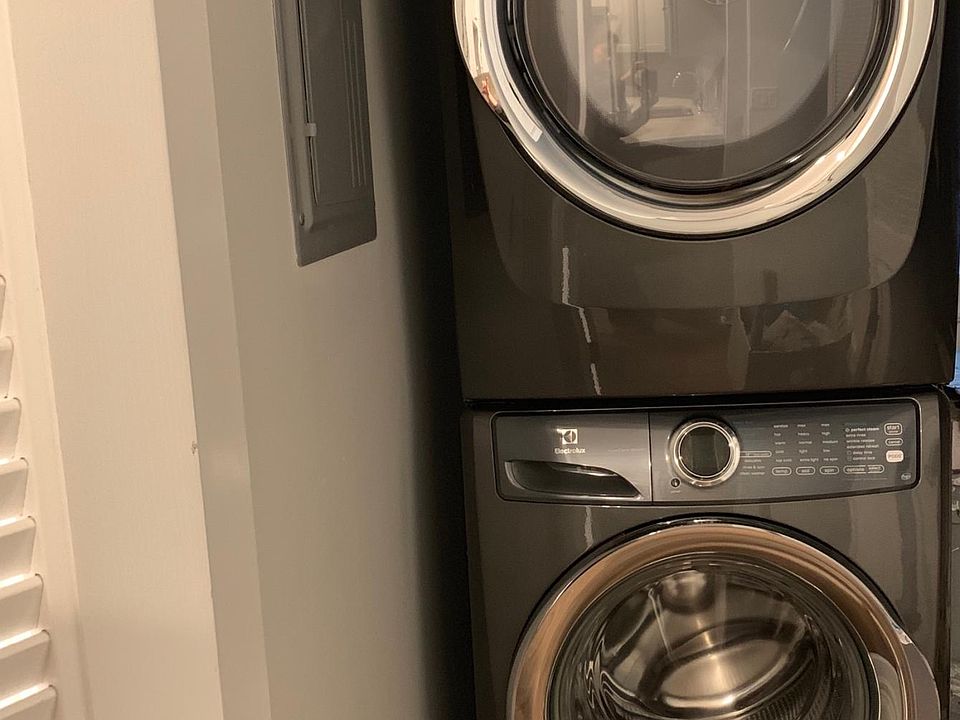 1st image of 1953 N Hudson Ave #2